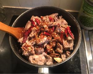 辣炒辣椒兔肉的做法 步骤8