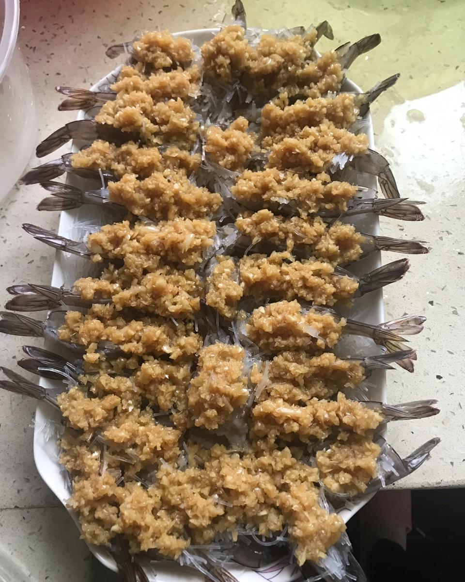 【蒜蓉粉丝蒸虾】