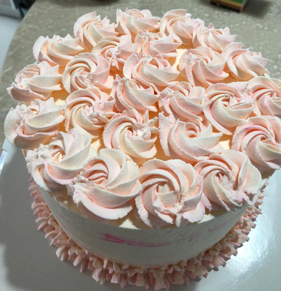 小添宝宝jasper做的淡奶油裱花蛋糕