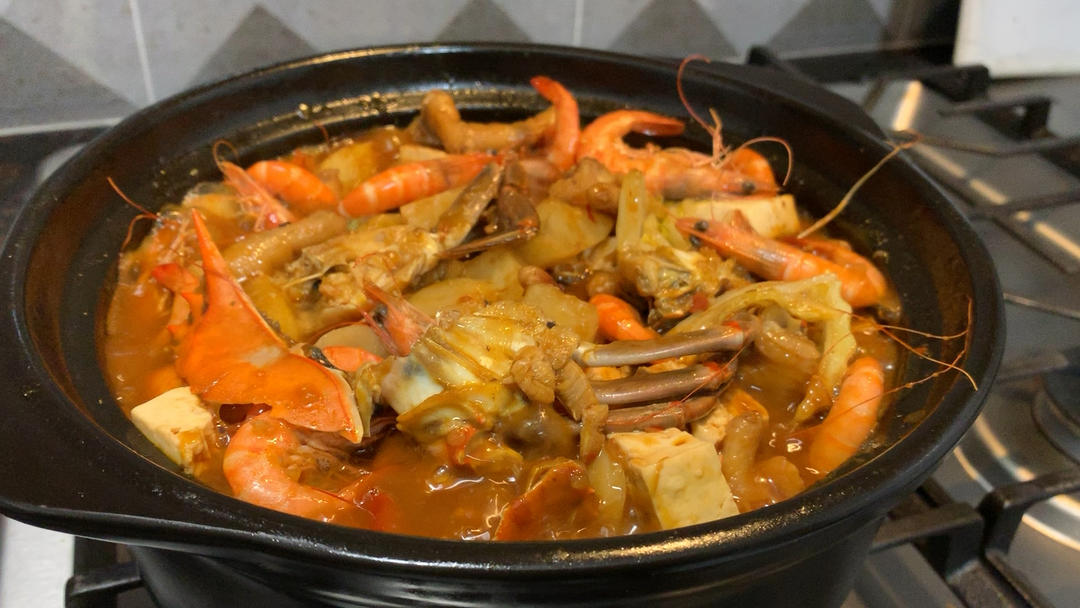 【香辣明虾肉蟹煲】