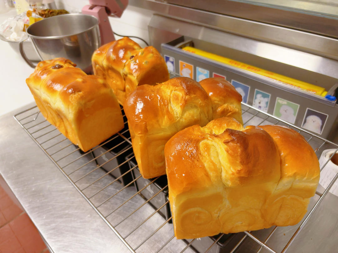 鲜奶牧场吐司制作揭秘，绵密的吐司谁不爱啊