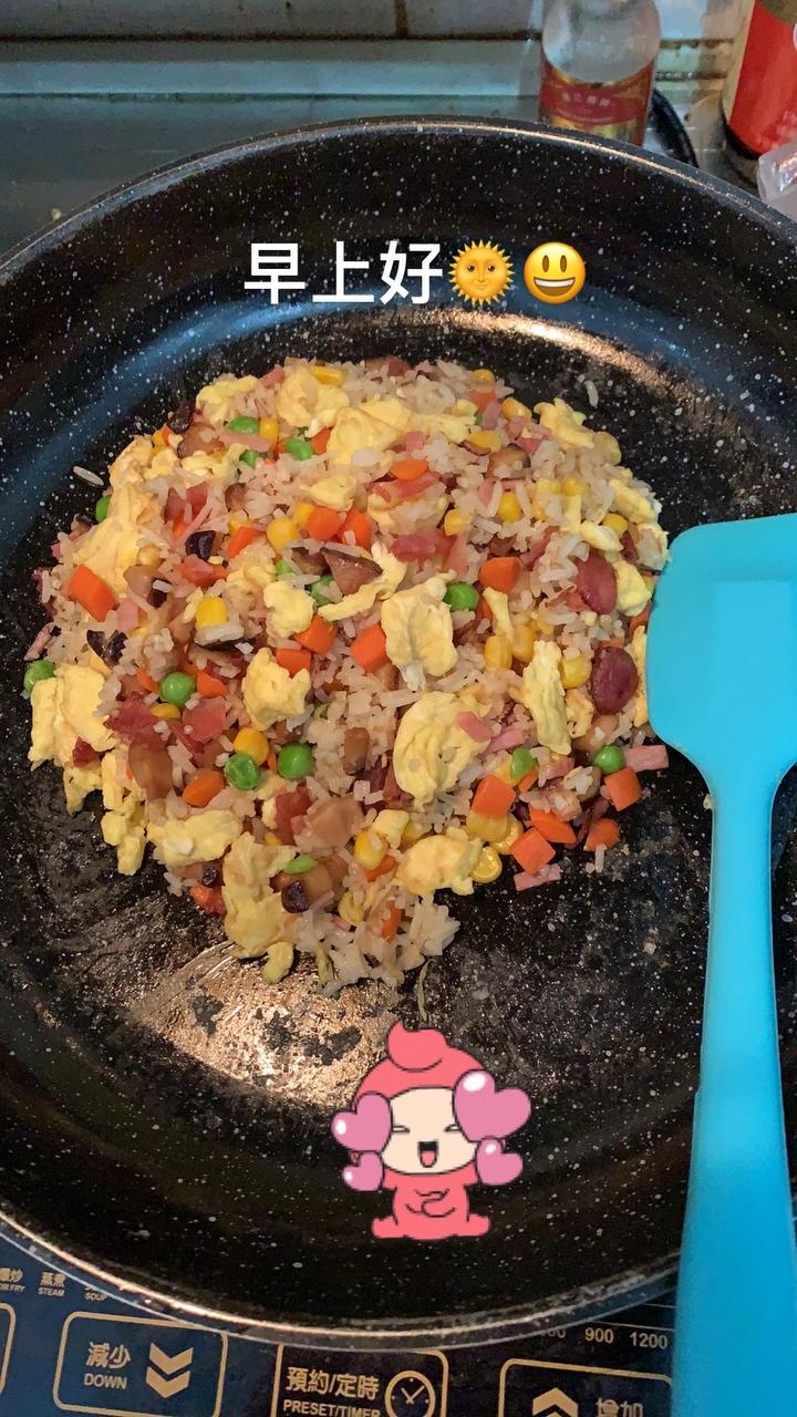 最快捷的午餐便当蛋炒饭的做法