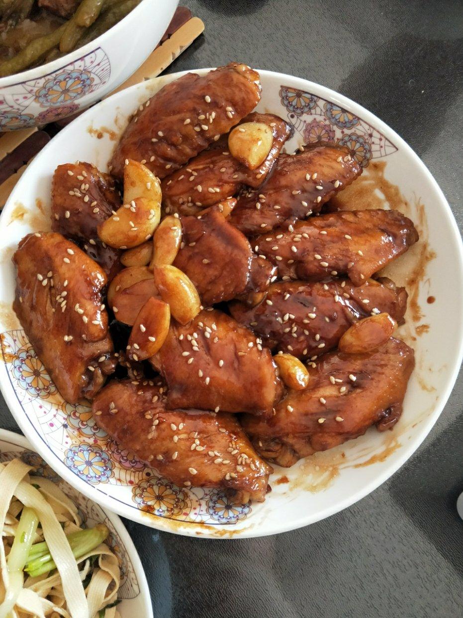 蒜香蚝油鸡翅中