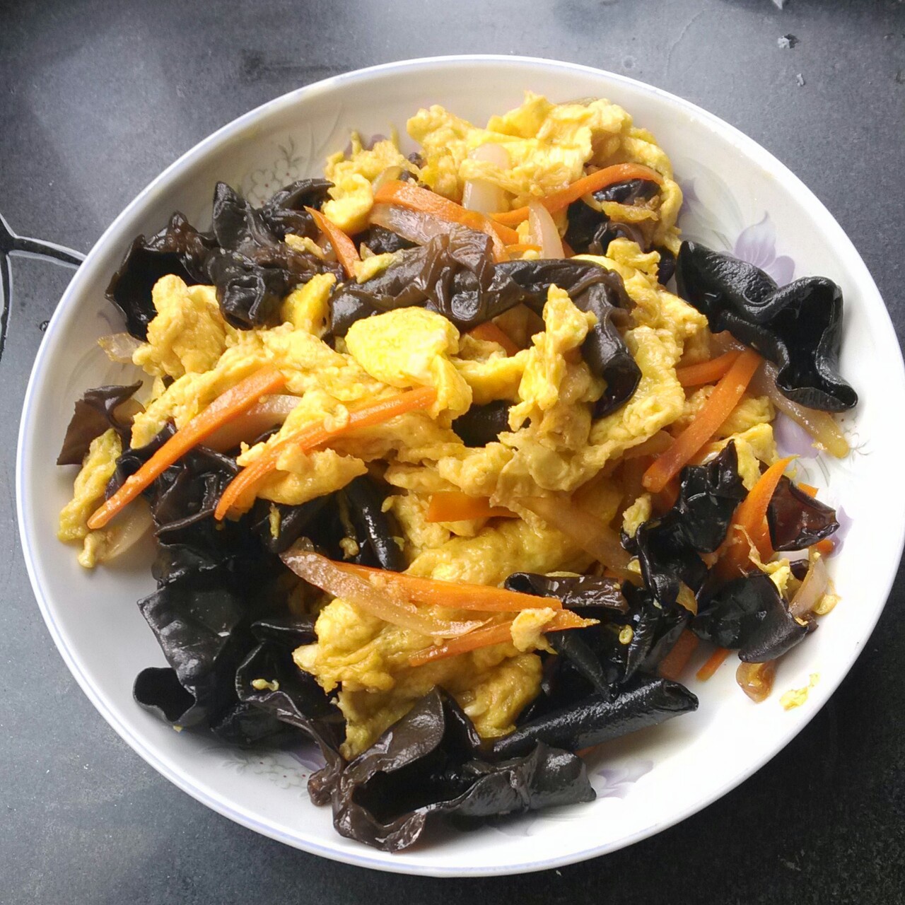 木耳炒鸡蛋 Wood ear Mushrooms with Egg