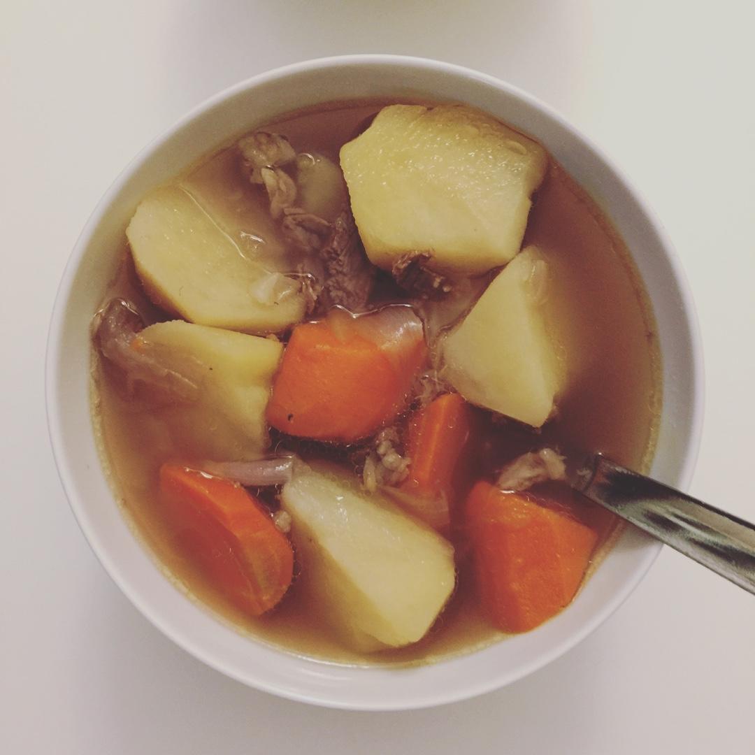 胡萝卜土豆炖牛腩