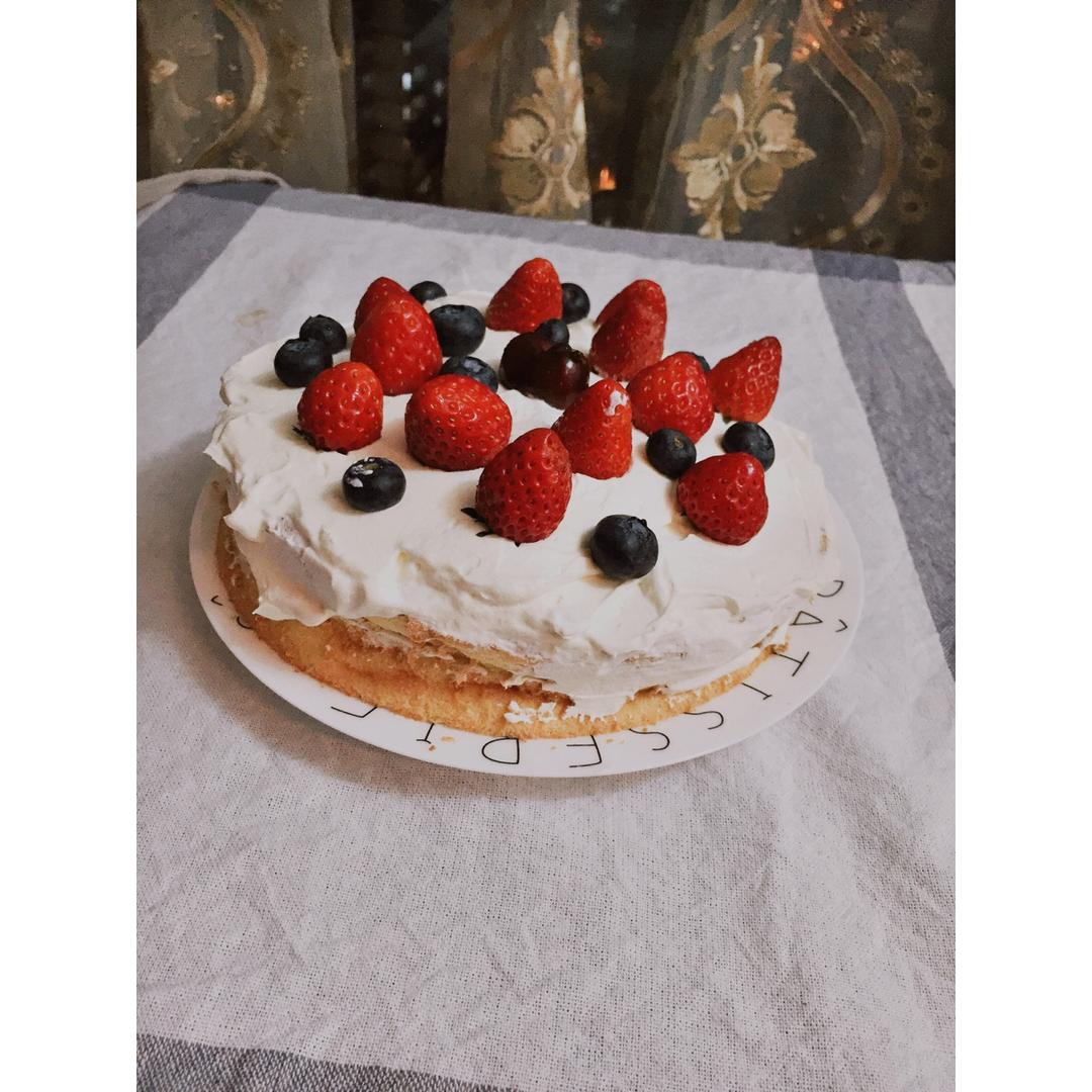 时下流行的鲜奶油戚风裸蛋糕