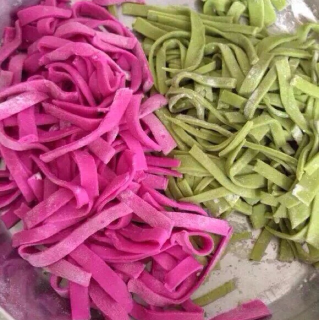 自制纯天然蔬菜汁彩色面条