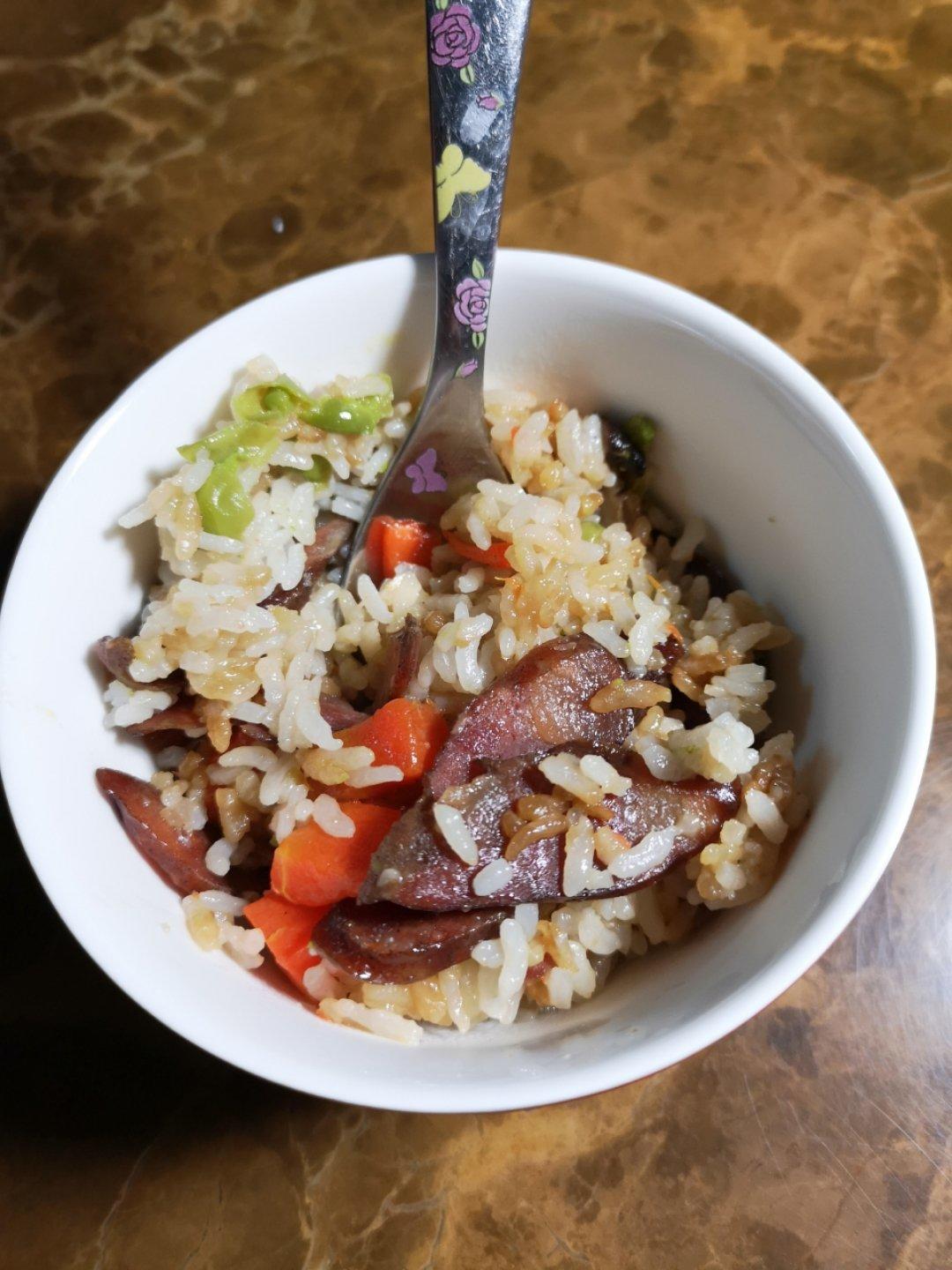 广式腊味煲仔饭