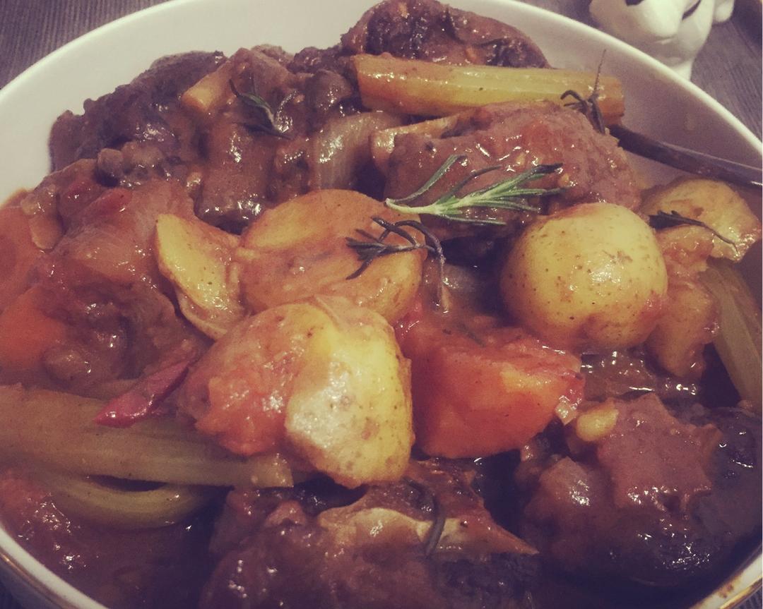 红酒烩牛尾（肉）