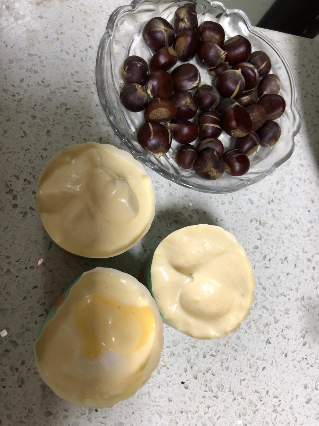 纸杯蛋糕(小熊烤箱版，手动打发蛋白)