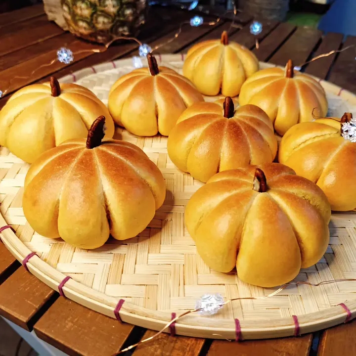 南瓜栗子小面包🎃一口软绵绵，甜糯栗子馅