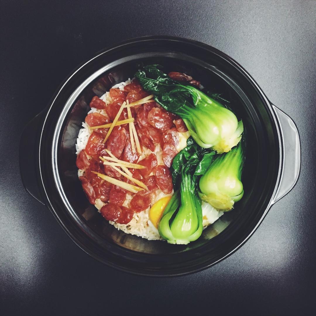 广式腊味煲仔饭