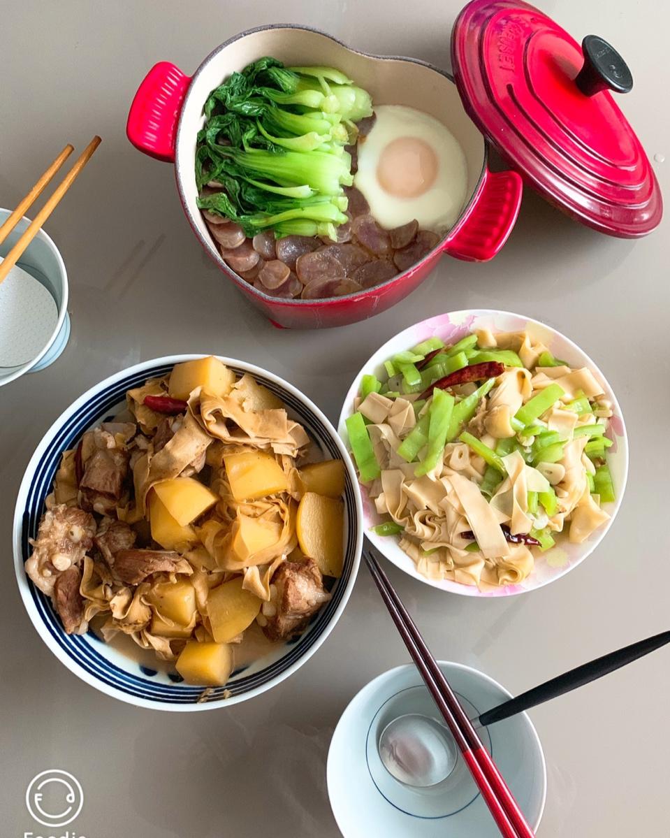 铸铁锅腊肠煲仔饭