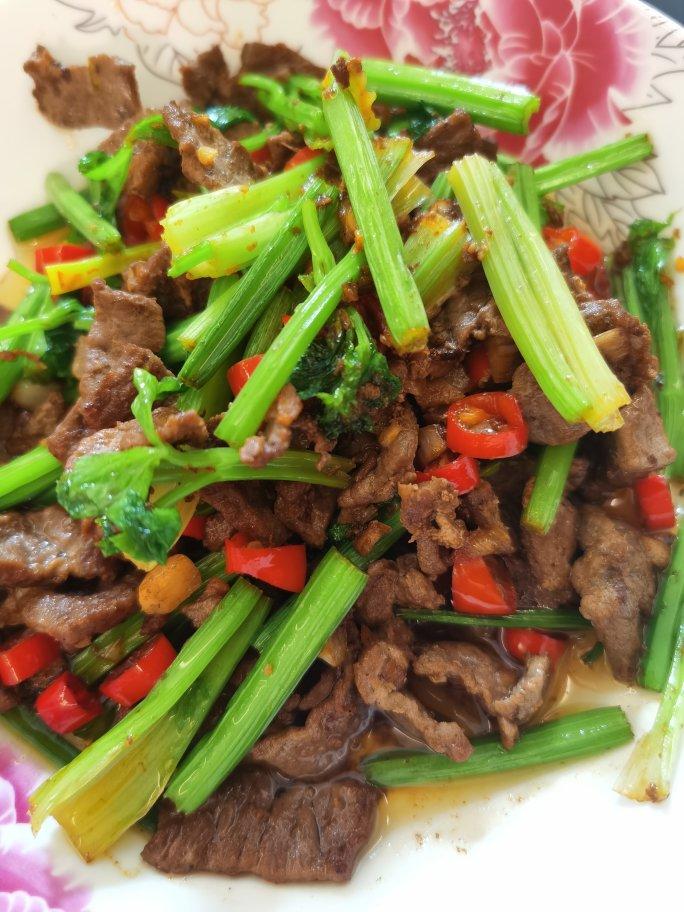 下饭神器又来了，试试这道芹菜炒牛肉！！