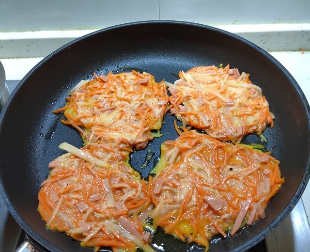 胡萝卜土豆丝饼——消耗胡萝卜的好方法