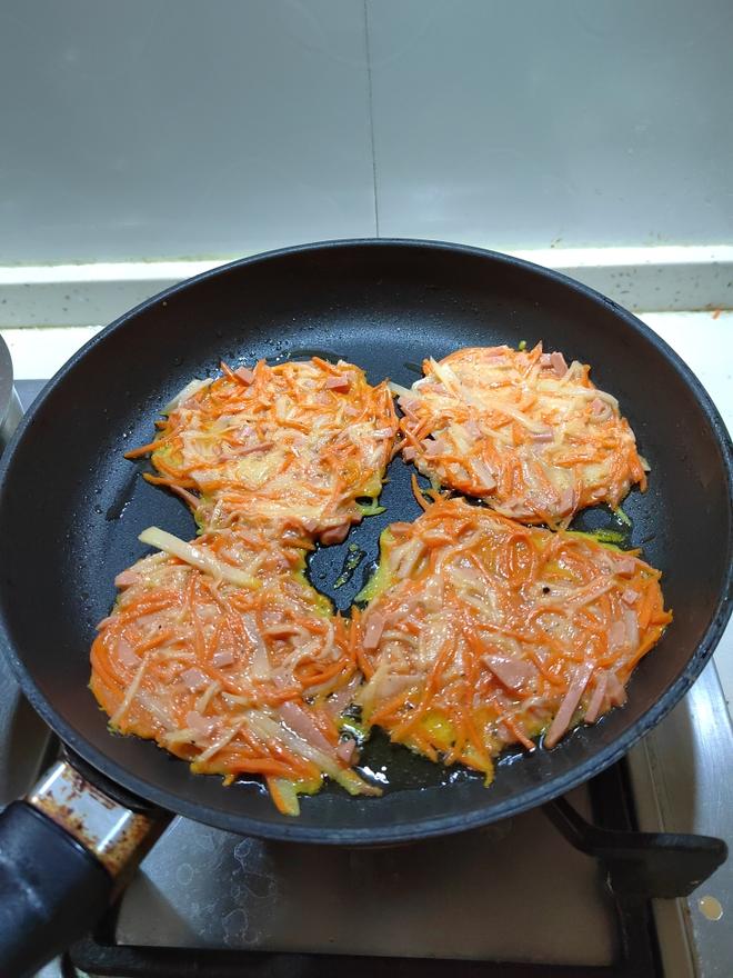 胡萝卜土豆丝饼——消耗胡萝卜的好方法的做法