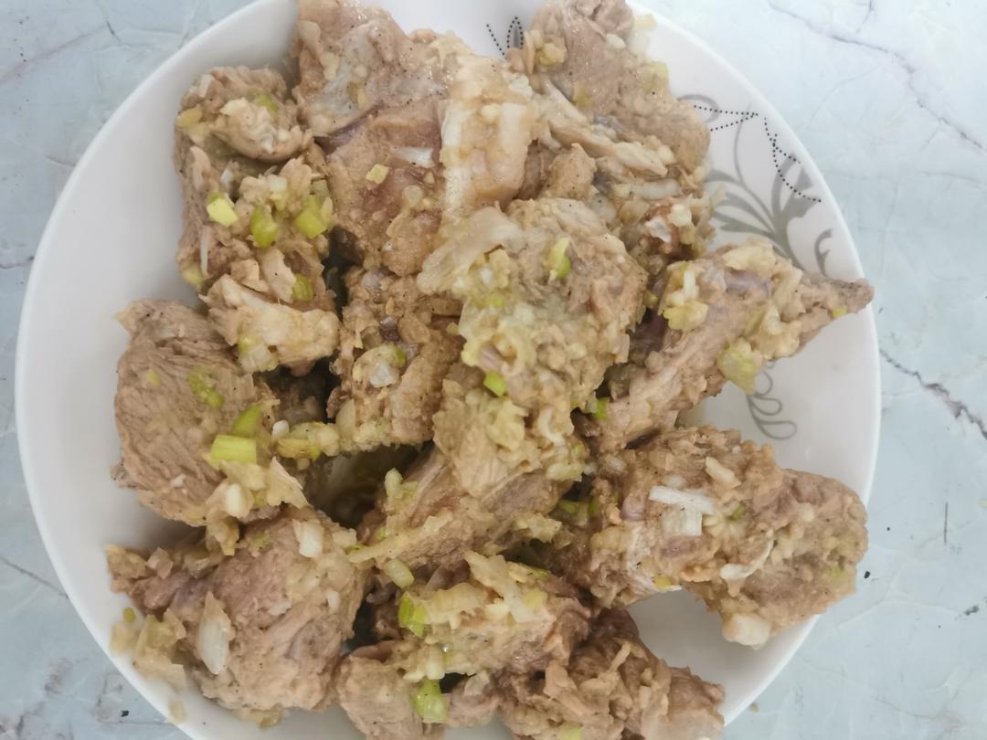 小朋友抢着吃简单且营养的清蒸排骨