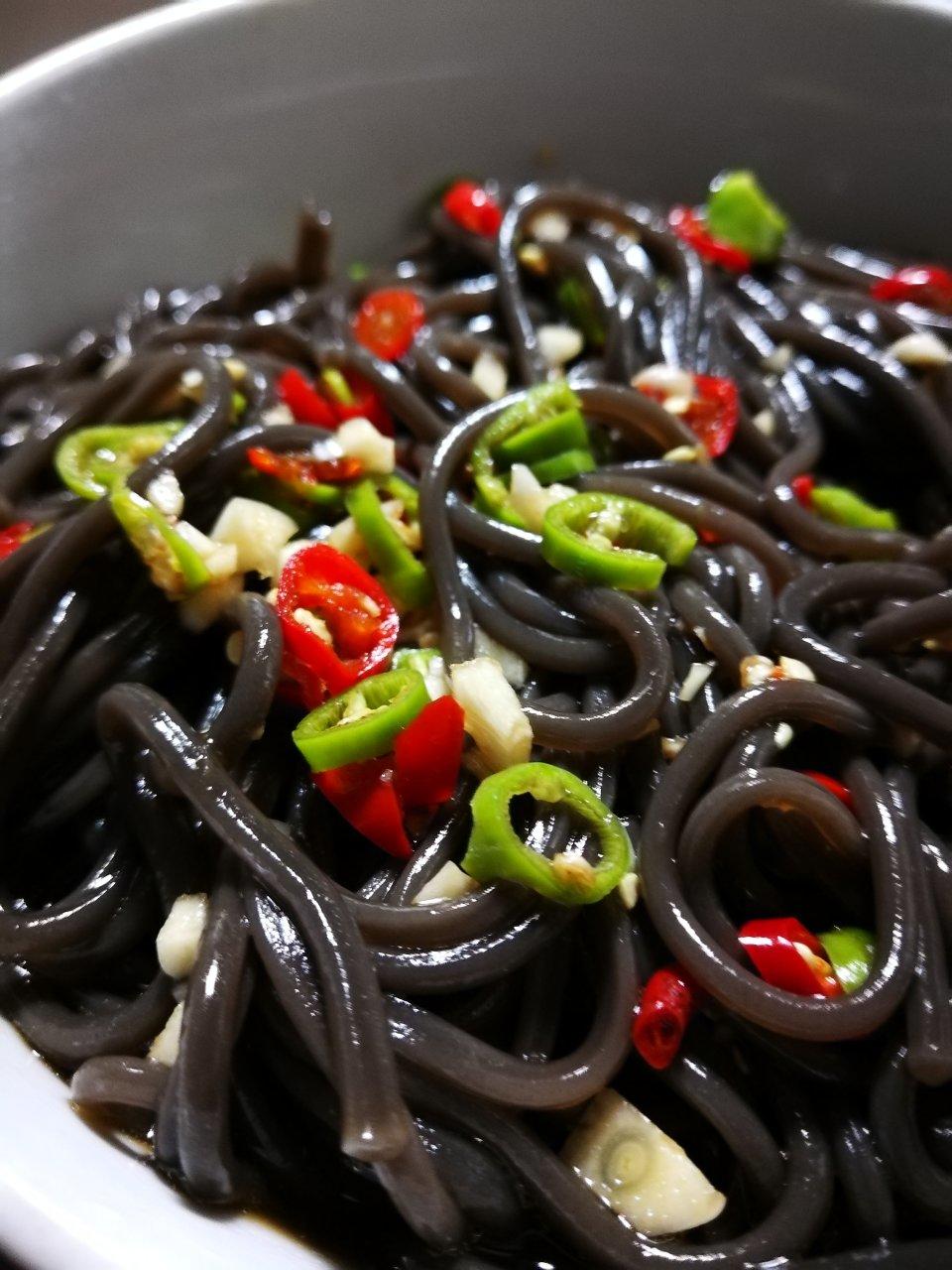 凉拌蕨根粉