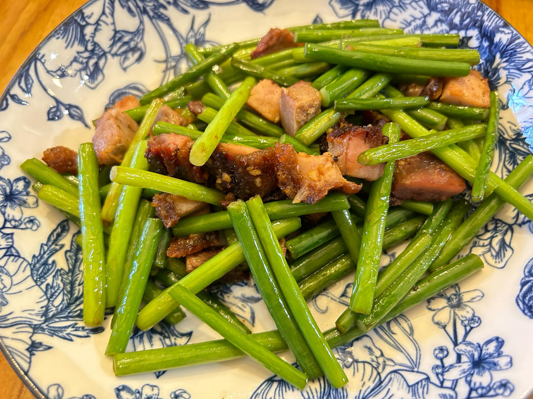 蒜苗炒烧肉