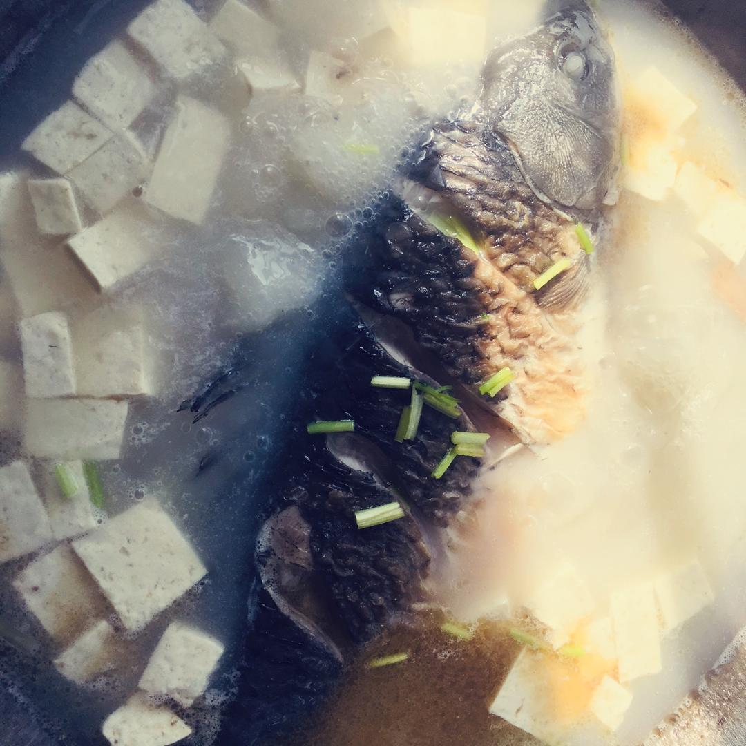鲫鱼豆腐汤