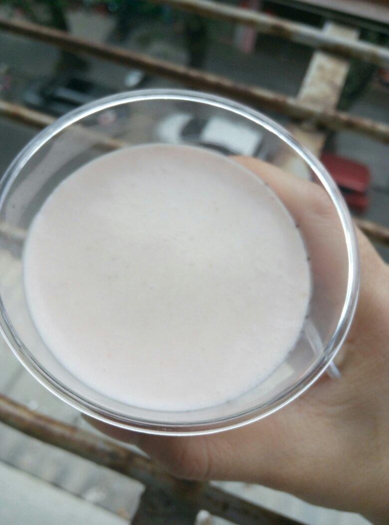 初夏的草莓慕斯杯