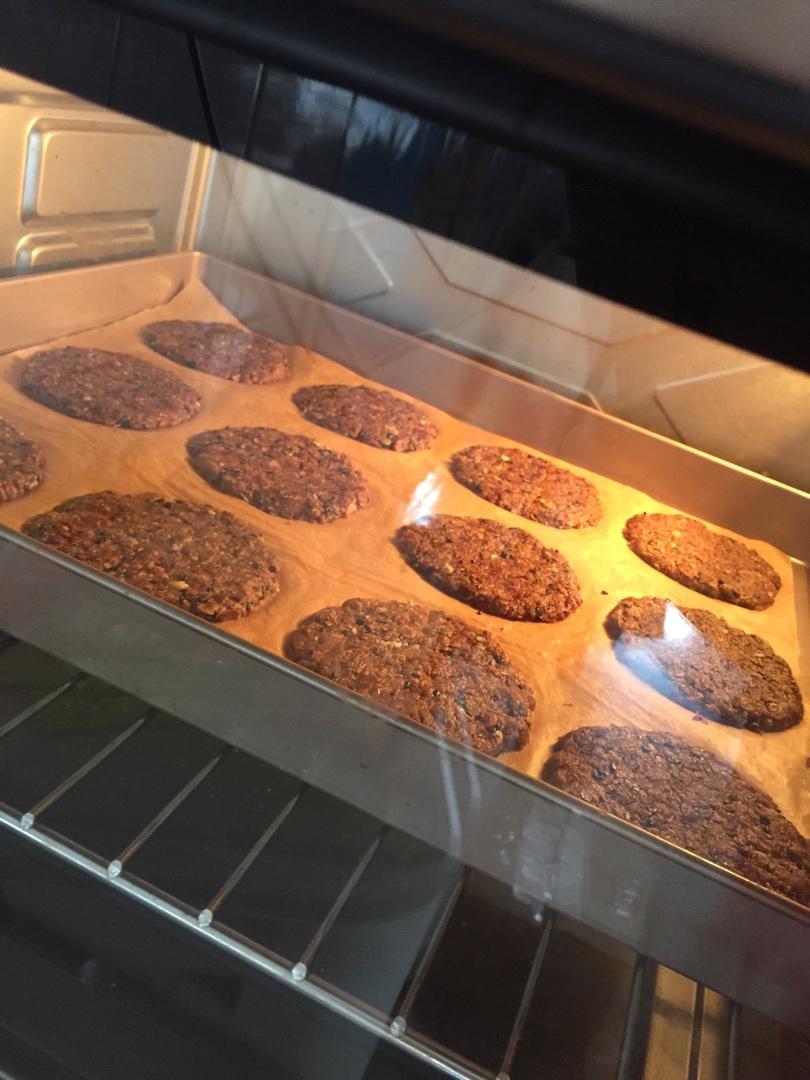 素食:有机燕麦芝麻大饼干