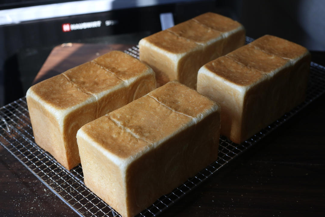 弹走鱼尾纹的椰香白吐司