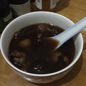 红豆红枣桂圆枸杞红糖水的做法 步骤3