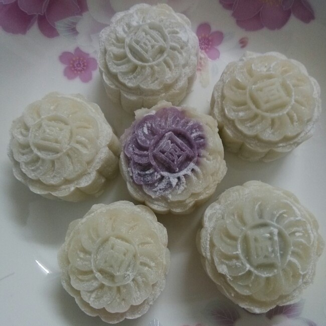 紫薯冰皮月饼