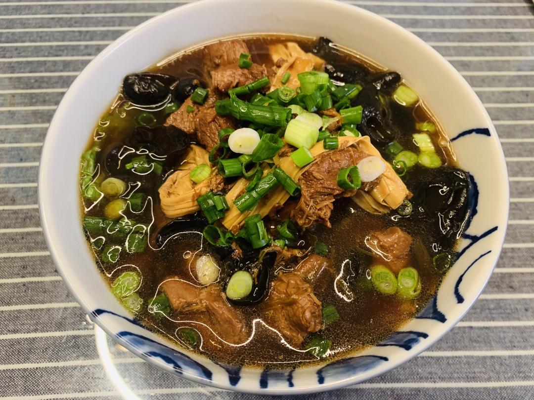 【红烧羊肉煨面】