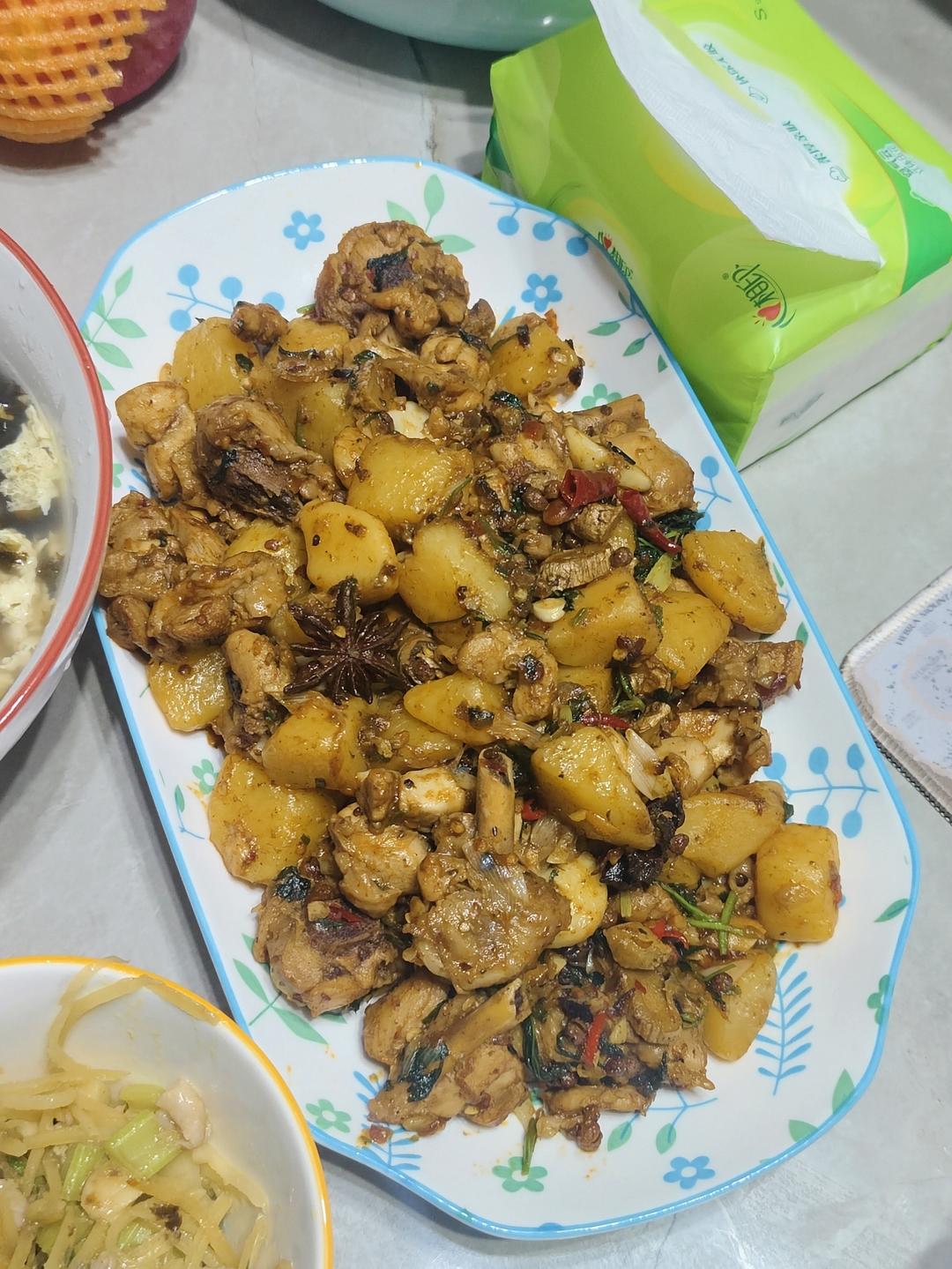 鸡腿红烧土豆（独家做法超简单）