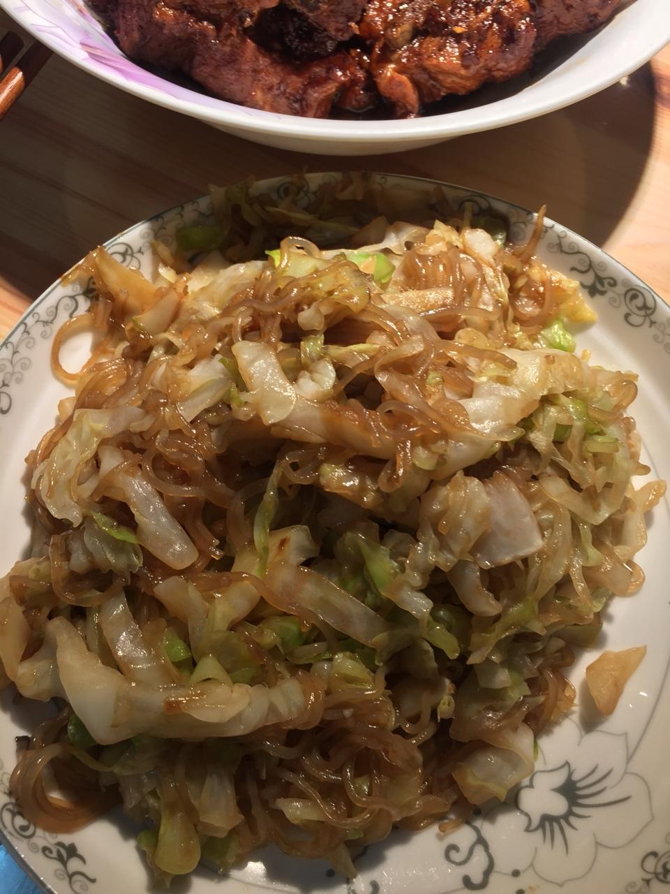 包菜粉丝炒鸡蛋