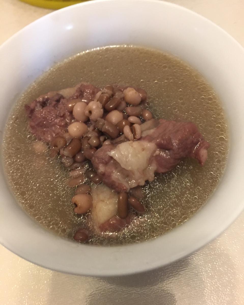 赤小豆薏米茯苓猪骨汤（去湿减肥）