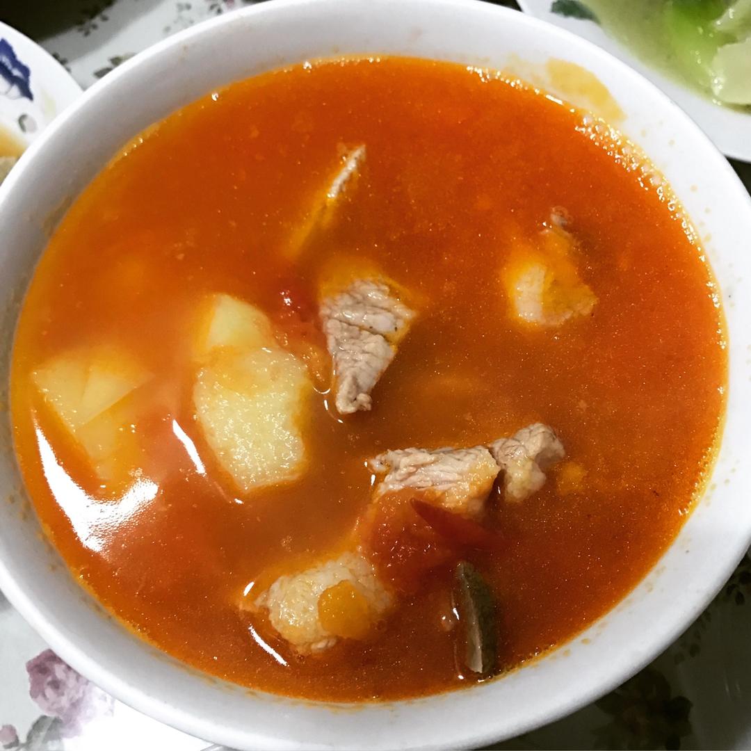 番茄土豆玉米排骨汤