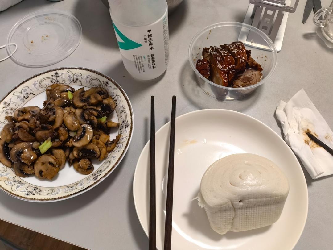 鲜香嫩滑！好吃不胖的蒜香炒口蘑！