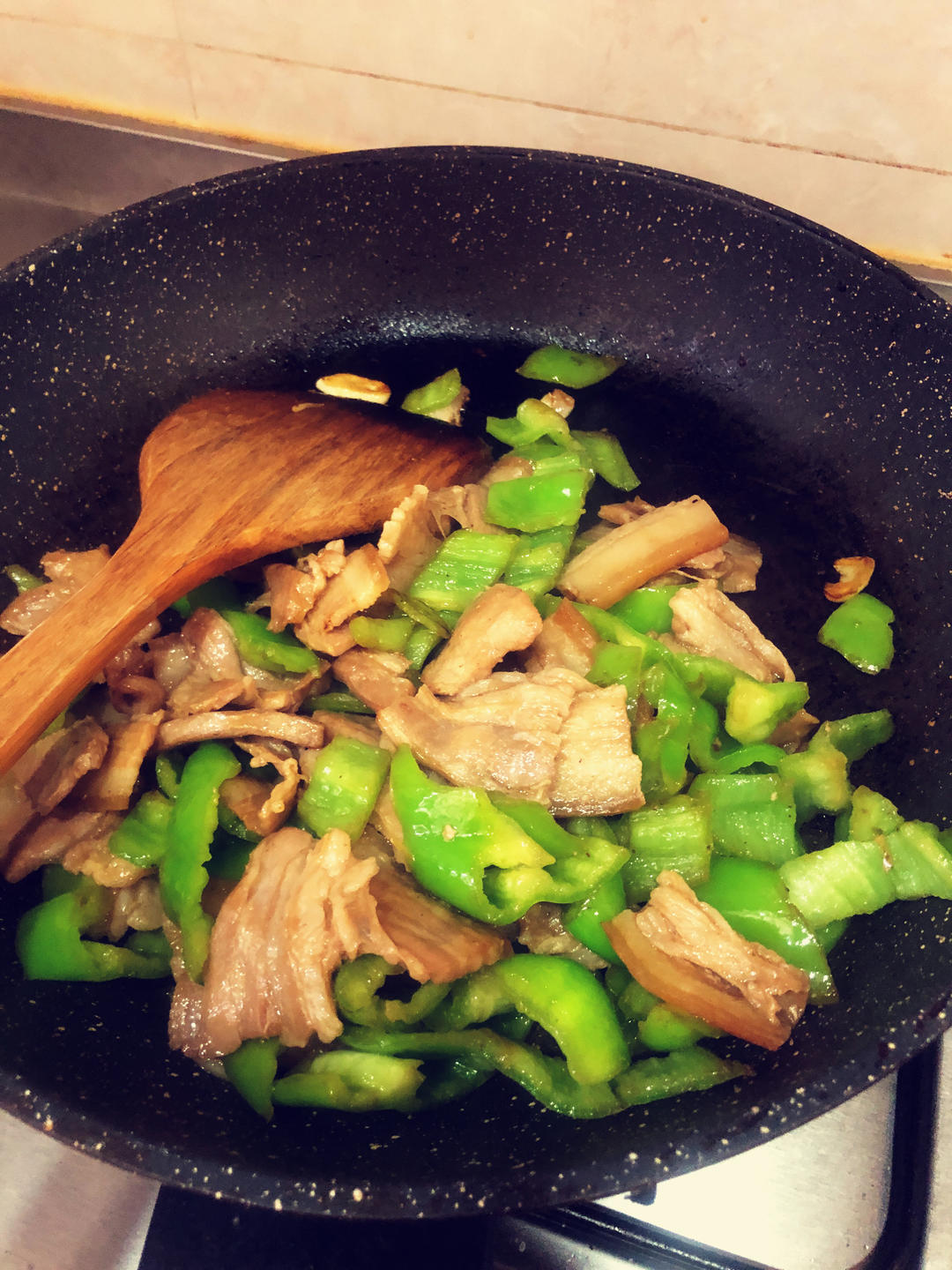 青椒炒五花肉，小心米饭吃多了