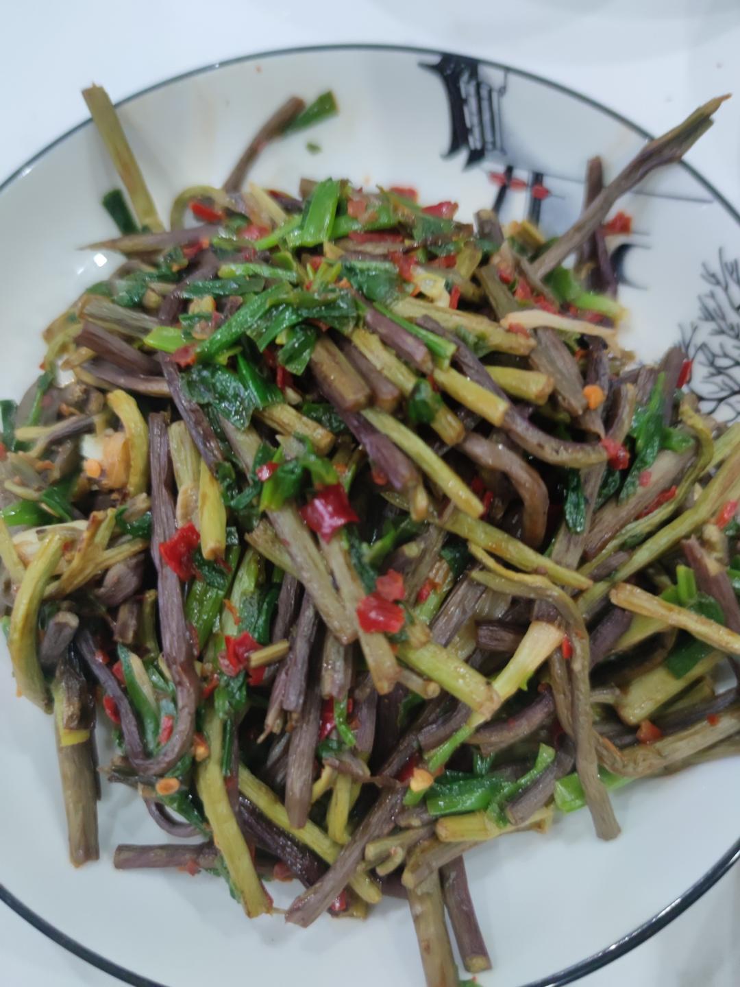 香葱炒蕨菜