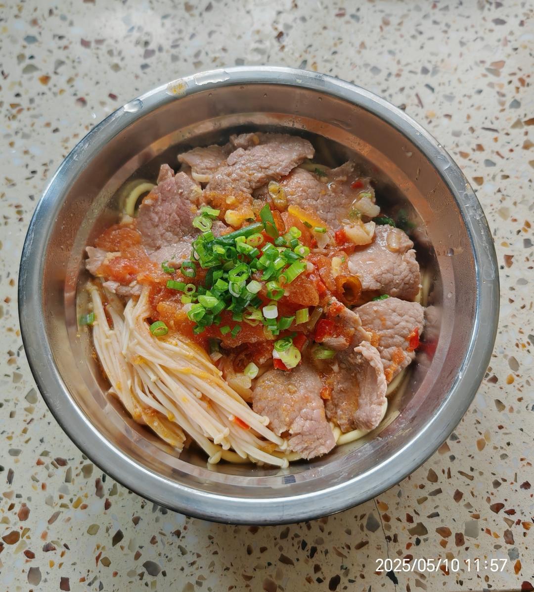 酸辣牛肉片烩面