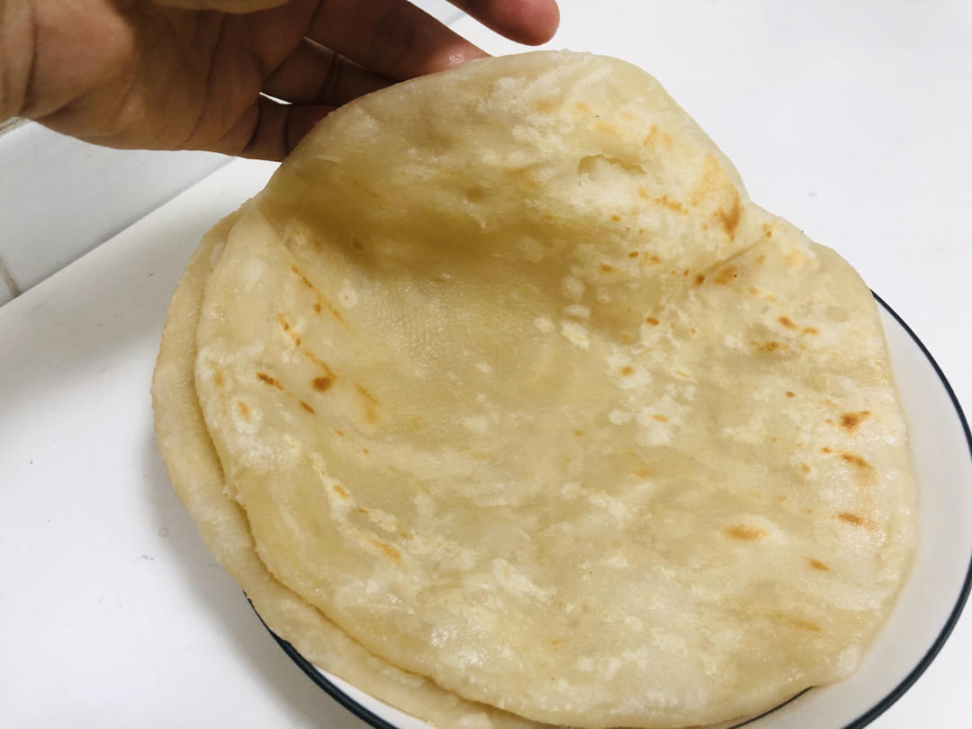 烙饼不硬的小窍门 掌握了你也能看出柔软多层凉了不硬的小油饼