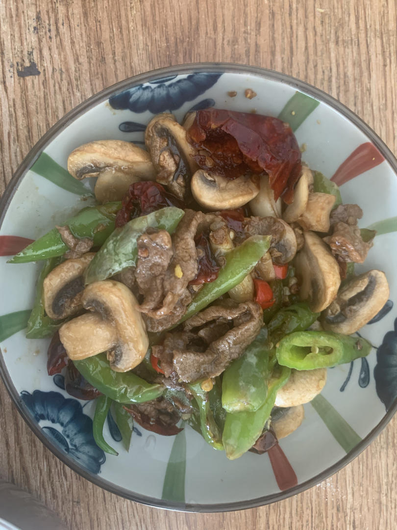 口蘑菇炒牛肉
