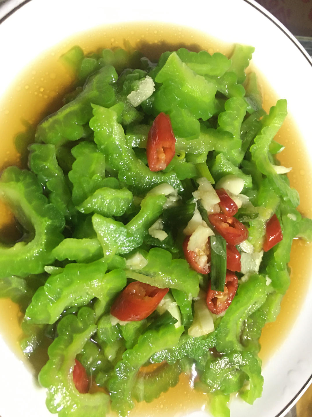 凉拌苦瓜(色碧、味脆)