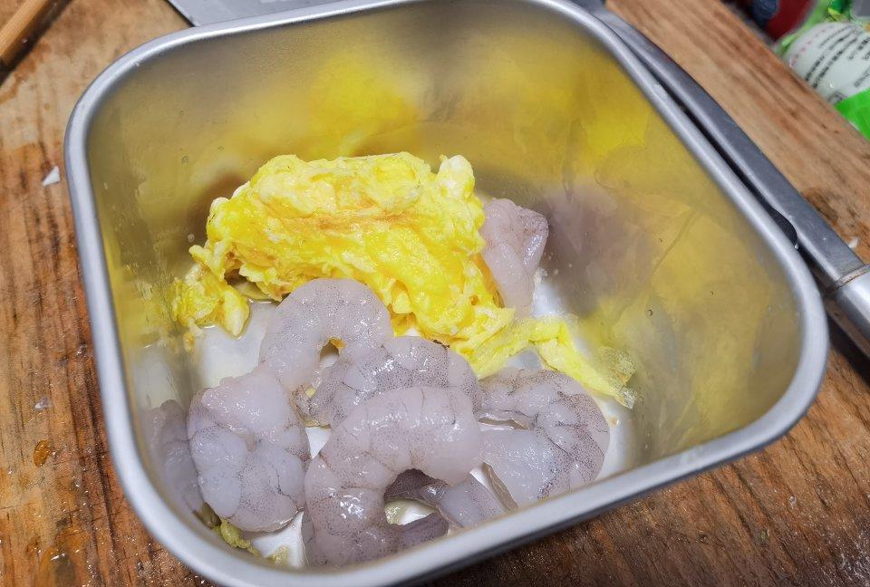 菌菇豆腐鲜虾蛋汤!