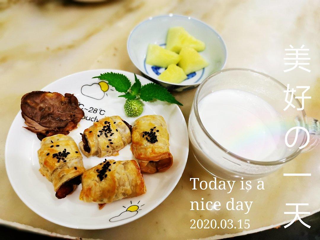 香肠酥皮卷：手抓饼皮还能这样吃，不用和面快速搞定早餐