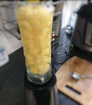鲜榨苹果汁的做法 步骤2