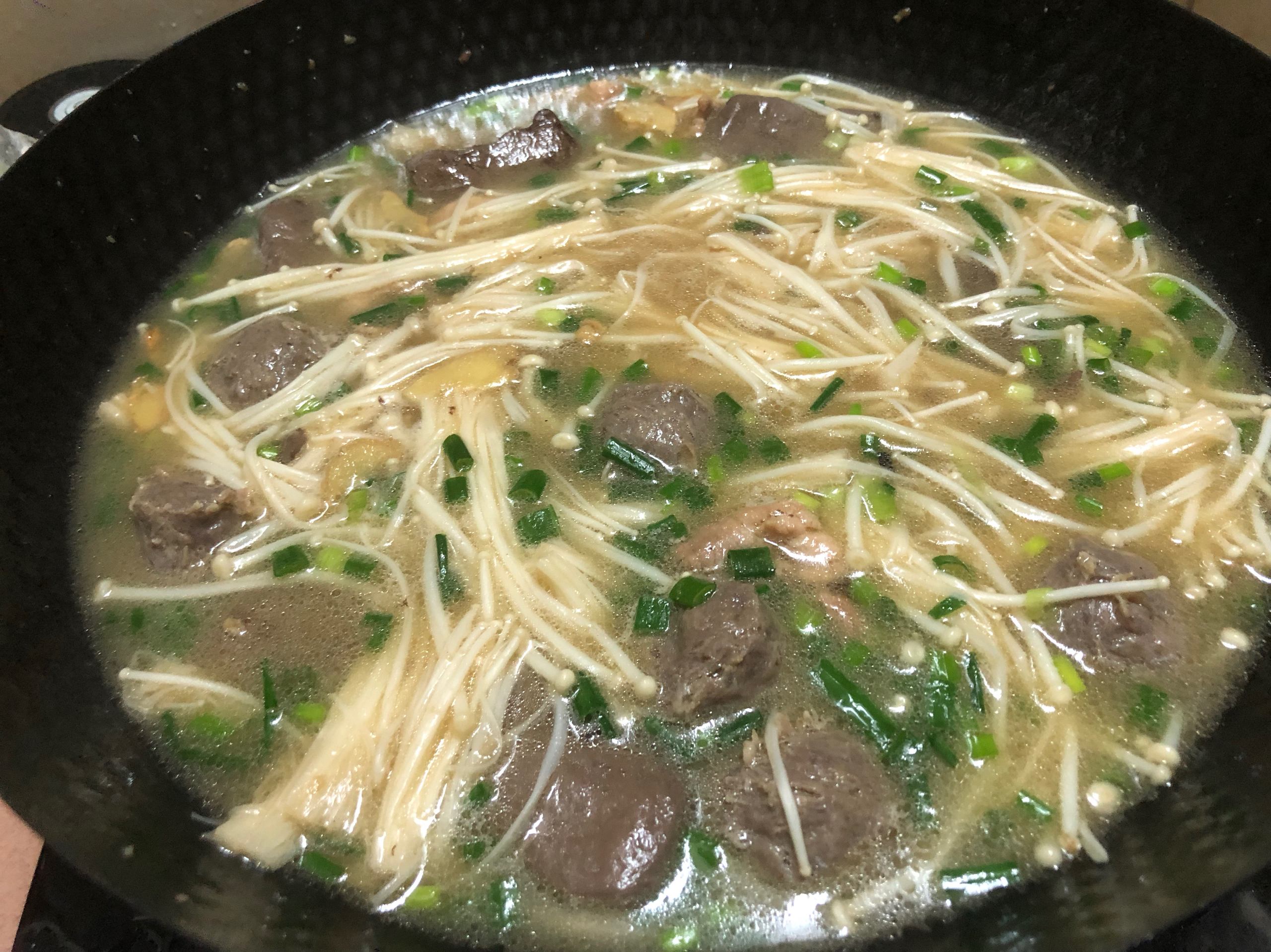 瘦肉金针菇汤