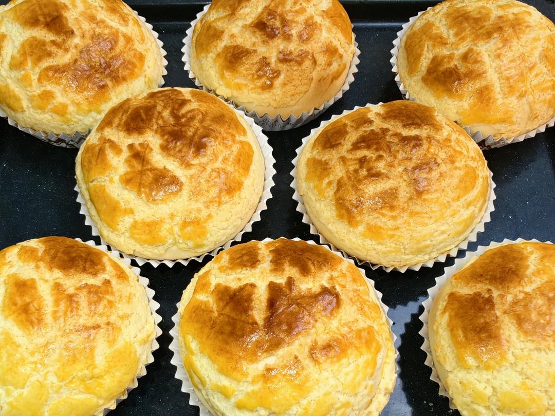 做100款面包の12：在家开茶餐厅!港式菠萝包 –不划格子自然裂开的香酥脆皮！菠萝油/酥皮包