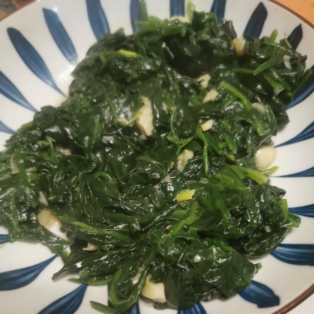 不涩口又嫩的清炒菠菜