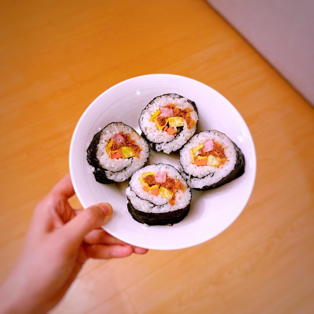 紫菜包饭（蛋黄肉松寿司卷）孩子们非常喜欢的一种食物🥰孩子喜欢的😋当妈的都会🤦‍♀️