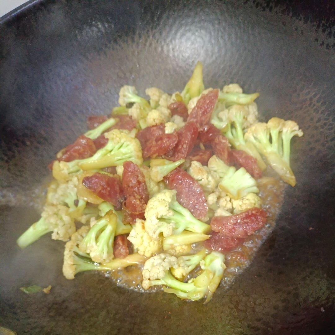 有机菜花炒腊肠