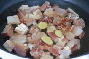 银耳牛肉汤的做法 步骤3